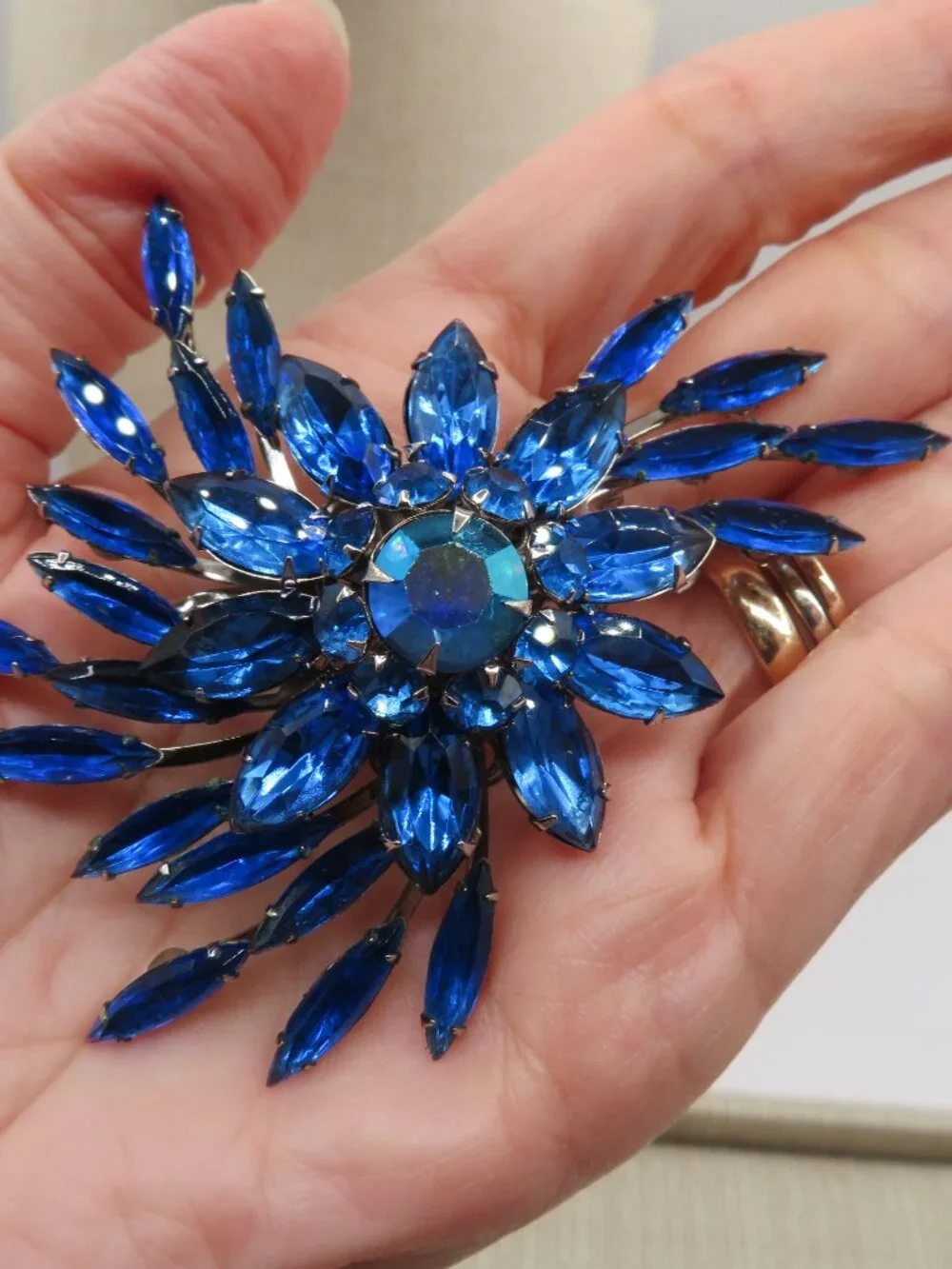 Vintage Judy Lee Electric Blue Spray Brooch
